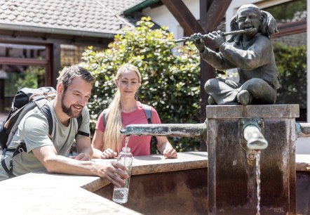 Heilsteinbrunnen Einruhr, © Eifel Tourismus GmbH, AR-shapefruit AG Heilsteinbrunnen Einruhr, © Eifel Tourismus GmbH, AR-shapefruit AG