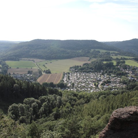 Auf dem Effelsdach mit Blick auf die Burg, © Rureifel Tourismus e.V.
