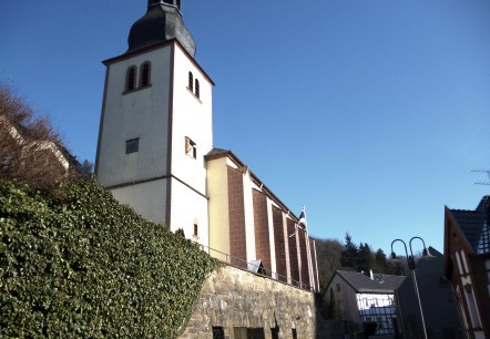 Ein Blick auf die Kirche St. Clemens, © Rureifel-Tourismus e.V.