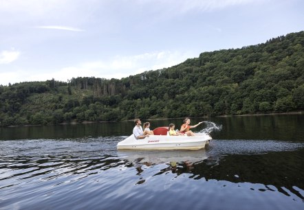 Tretbootfahren auf dem Obersee, © Eifel Tourismus GmbH, Tobias Vollmer