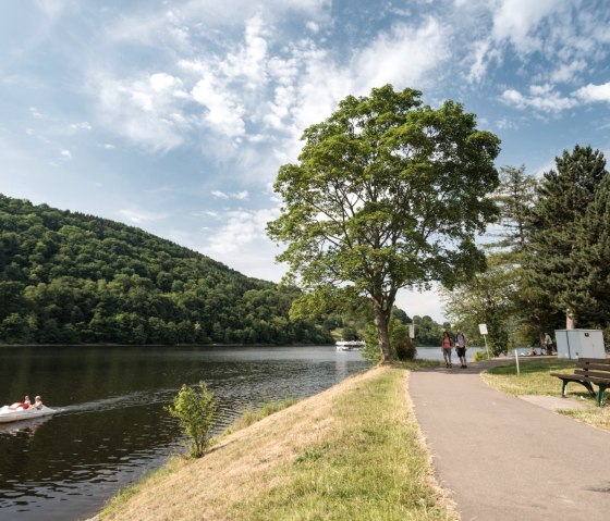 On the banks of Einruhr on the RurUfer cycle path, © Eifel Tourismus GmbH/D. Ketz