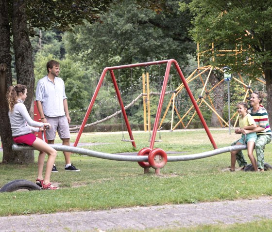 Spielplatz Einruhr Familie, © Eifel Tourismust GmbH, Tobias Vollmer