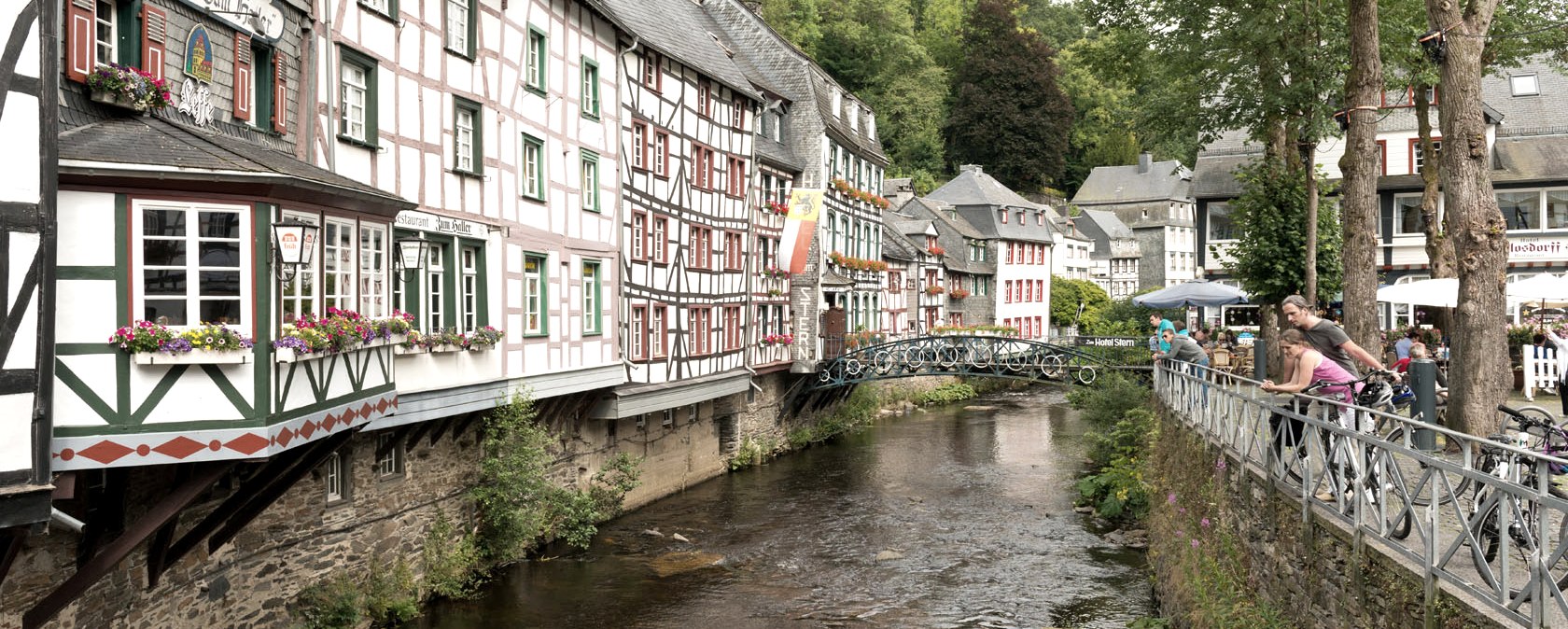 RurUfer cycle path: Monschau old town, © vennbahn.eu